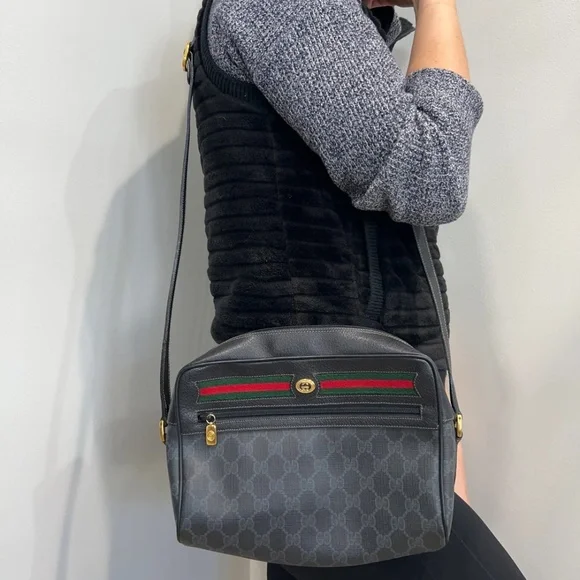 100% GUARANTEED AUTHENTIC Gucci GG Canvas Crossbody - Picture 3 of 10